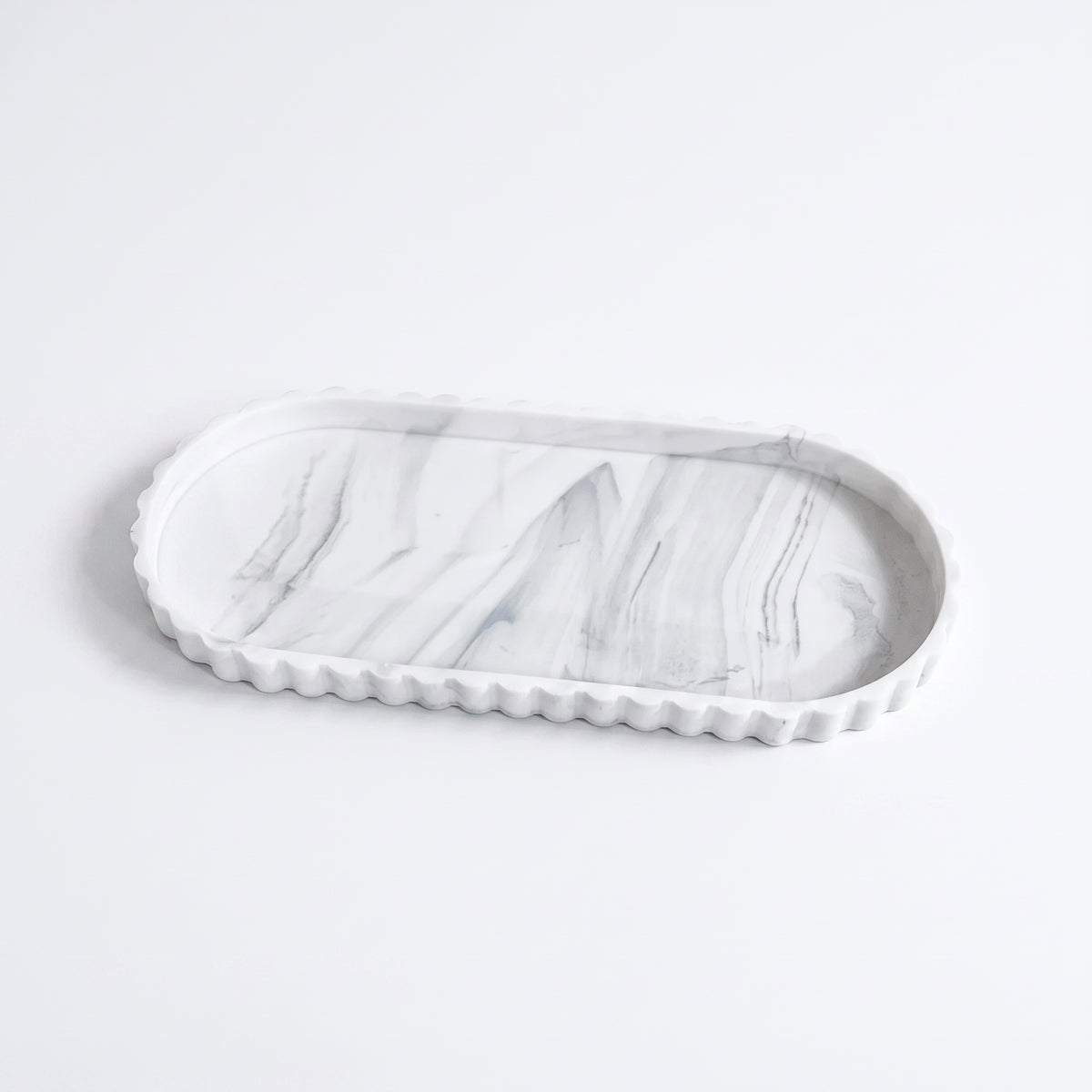 Plateau de rangement ovale en silicone à bord ondulé