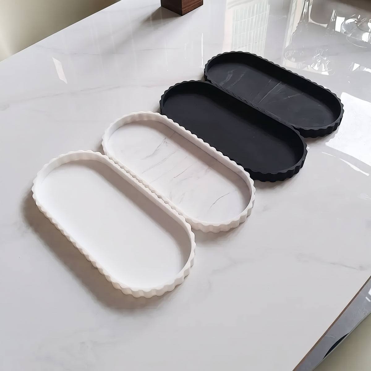 Plateau de rangement ovale en silicone à bord ondulé